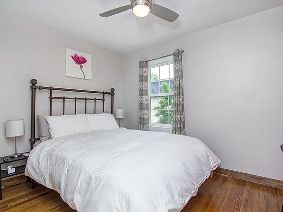 4th image of 318 W 10th St