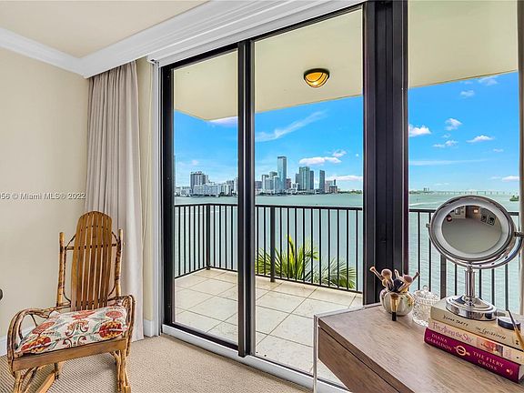 5th image of 801 N Venetian Dr APT 705