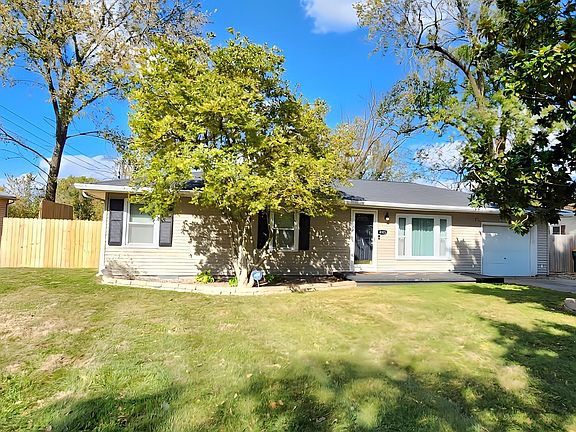 2nd image of 4925 Redwood Ln