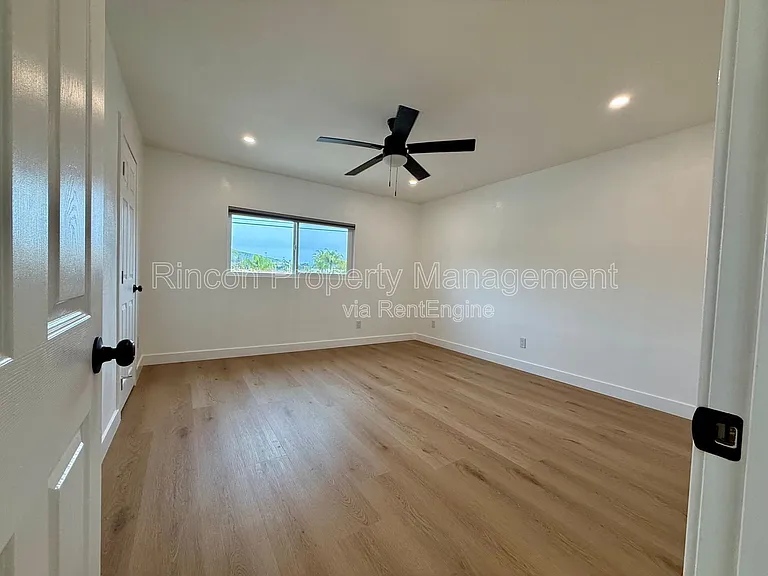 607 Lemon Way #B — Photo 9