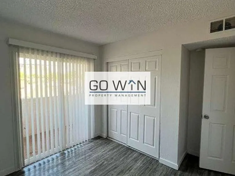 1212 W Mountain View Rd — Photo 11