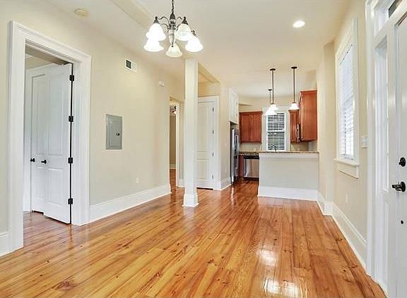 4th image of 1002 Jackson Ave #F