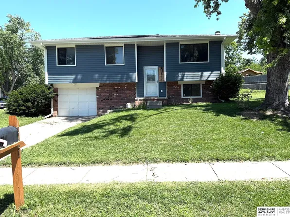 8401 S 139th Cir, Omaha, NE 68138