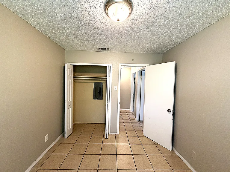 2105 Coach Dr — Photo 21