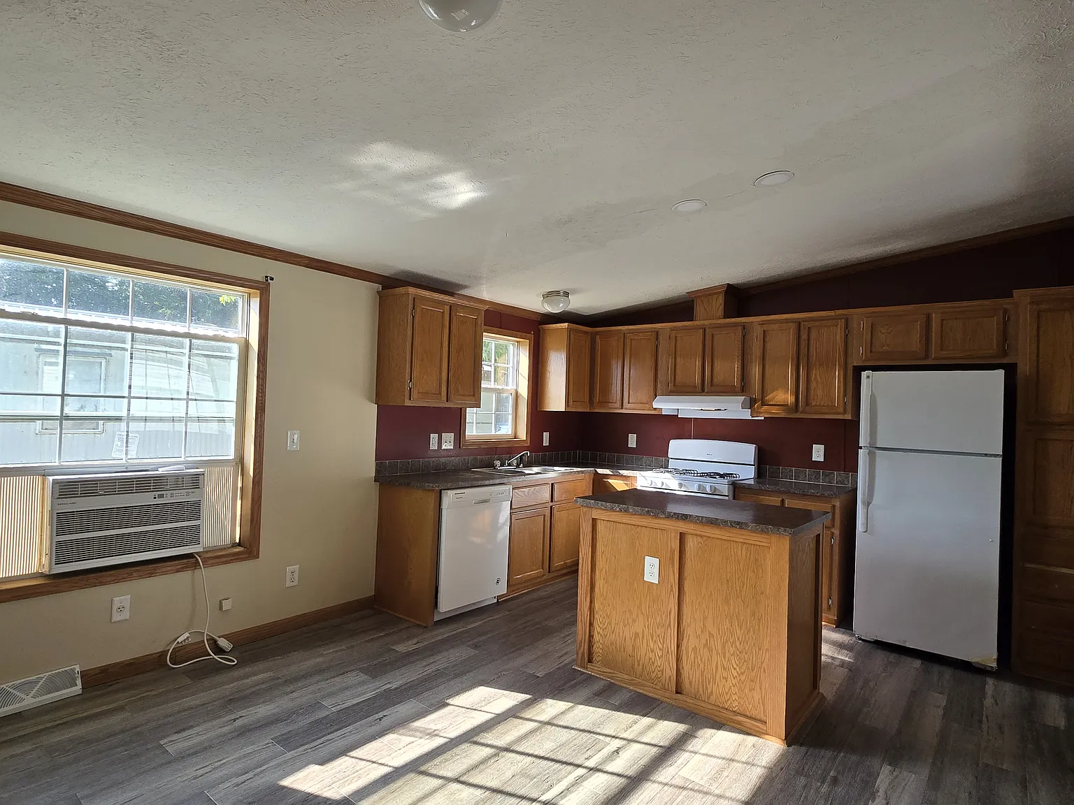 3 bed, $1,300 — Photo 4