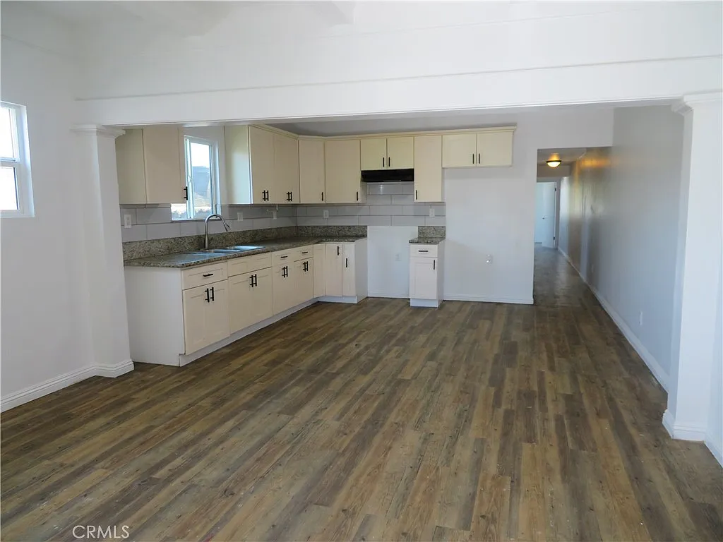3 bed, 886 sqft, $2,800 — Photo 3