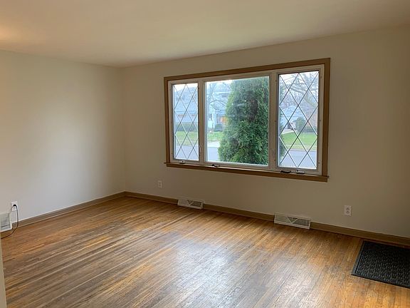 5th image of 29 Glenside Ave Floor 1