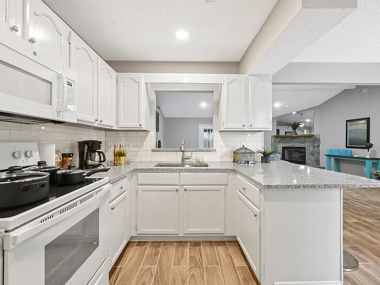 11530 Sweetwater Oaks Dr W — Photo 7