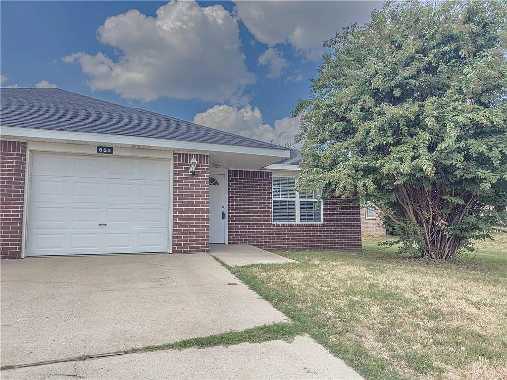 2 bed, 1152 sqft, $1,500 — Photo 1