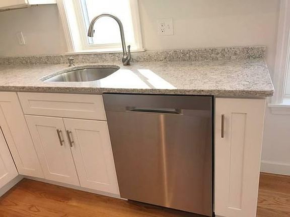4th image of 381 Essex St #1