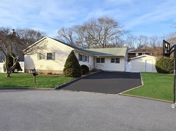 443 Lillian Boulevard, Holbrook, NY 11741