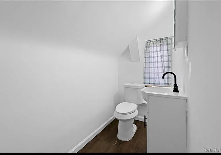 8060 Edward Ave — Photo 16