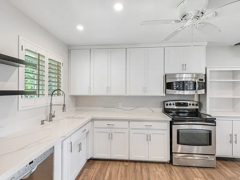 808 E Cavalier Dr — Photo 11