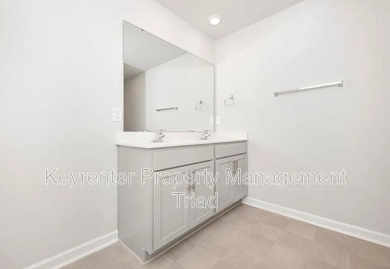 1122 Banworth Ct — Photo 9