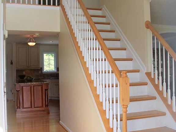 3rd image of 102 Theodora Ct