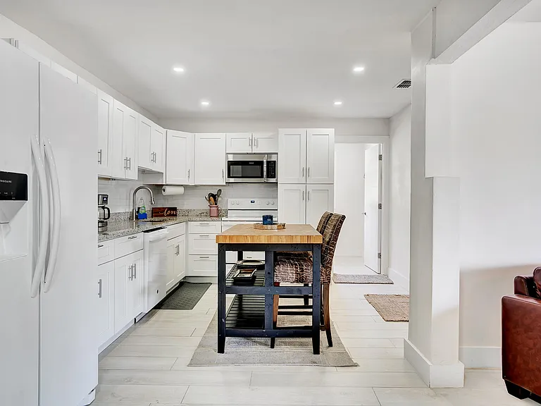 216 NW 4th Ave — Photo 9