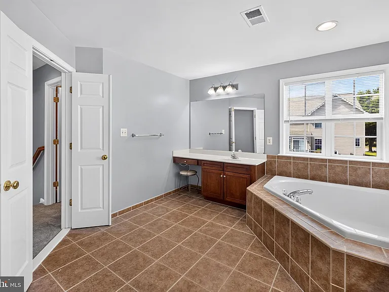 9036 Woodpecker Ct — Photo 58