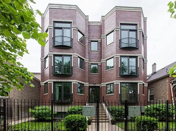 2038 W Iowa St APT 2E, Chicago, IL 60622