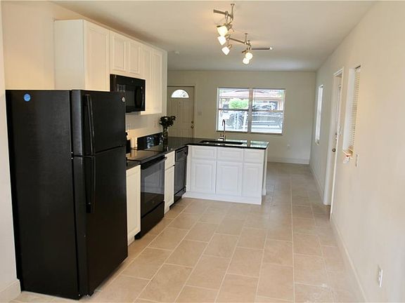 5th image of 305 E 120th Ave