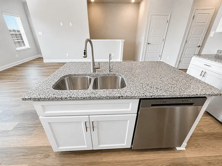 7149 Magnolia Crk #201 — Photo 4