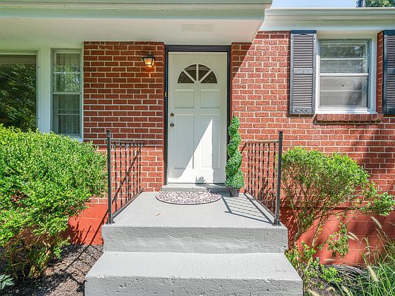 5th image of 613 Bel Air Dr