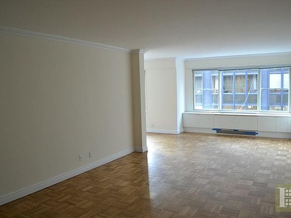 4th image of 60 W 57th St APT 14H