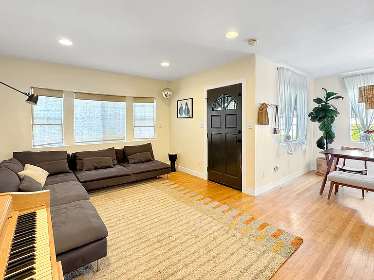 2052 Santa Fe Ave — Photo 5