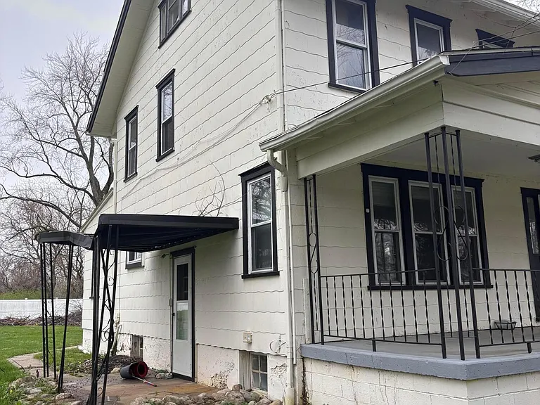 1690 Dyer Rd — Photo 3