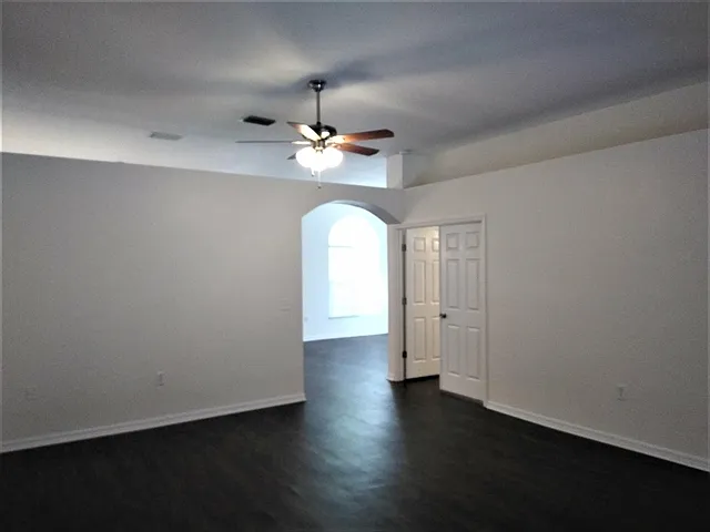 1443 Baythorn Dr — Photo 8