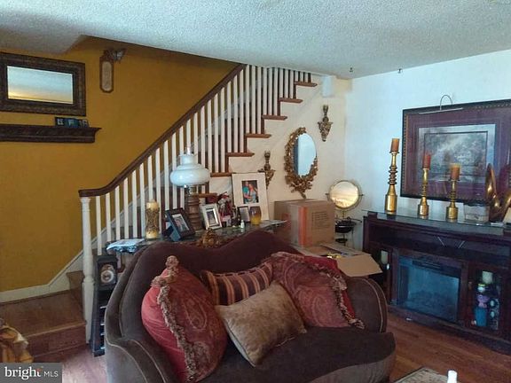 3rd image of 4223 Teesdale St