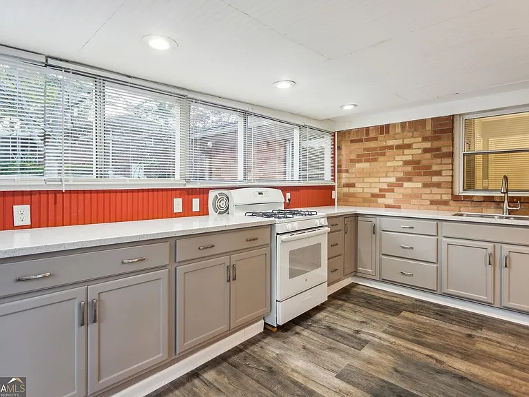 425 Plantation Rd SW — Photo 16
