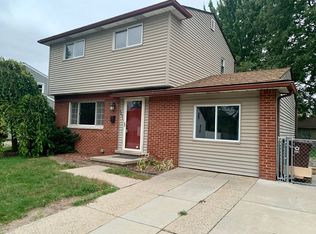 4853 Moore St, Wayne, MI 48184