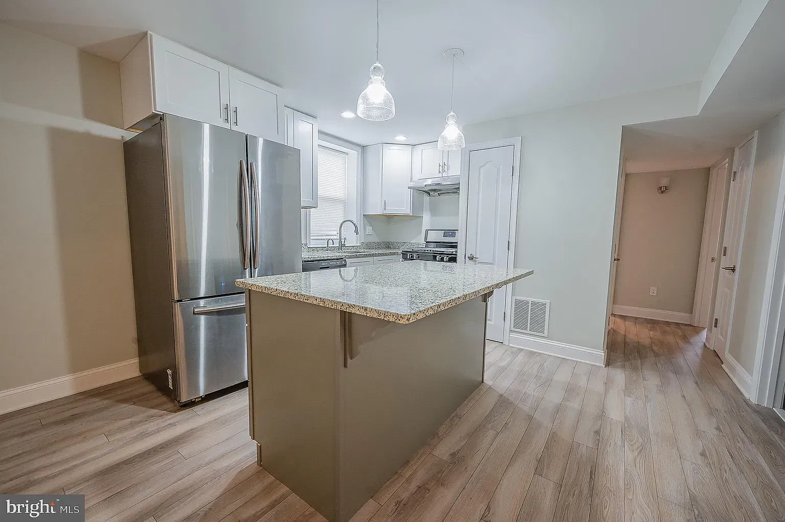 2 bed, 1200 sqft, $2,000 — Photo 3