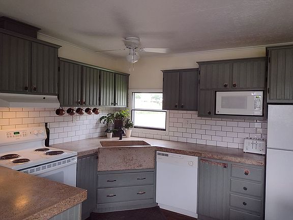 Kitchen 1 of 3