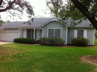 6240 Terrell St, Groves, TX 77619