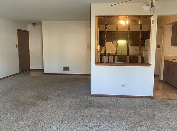 4th image of 4712 W 106th Pl APT 1C