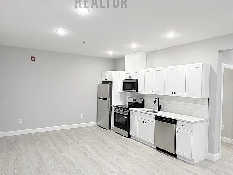 168-170 Fair St #200 — Photo 3