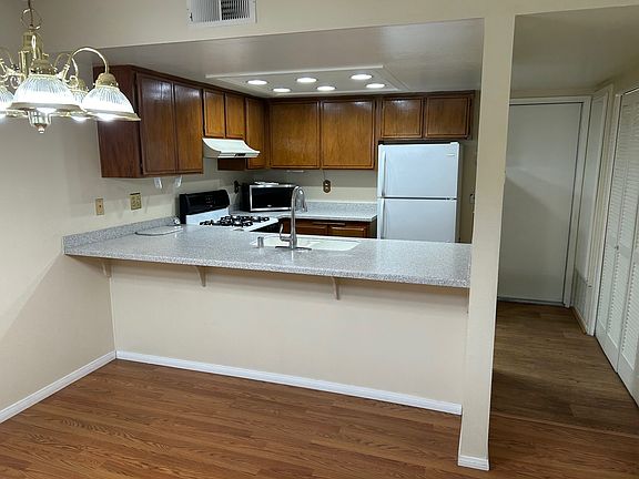 3rd image of 807 W Grondahl St APT B