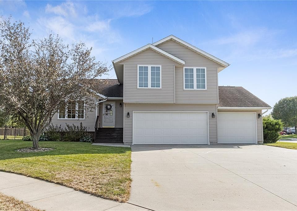 1st image of 1072 Bay Hill Cir