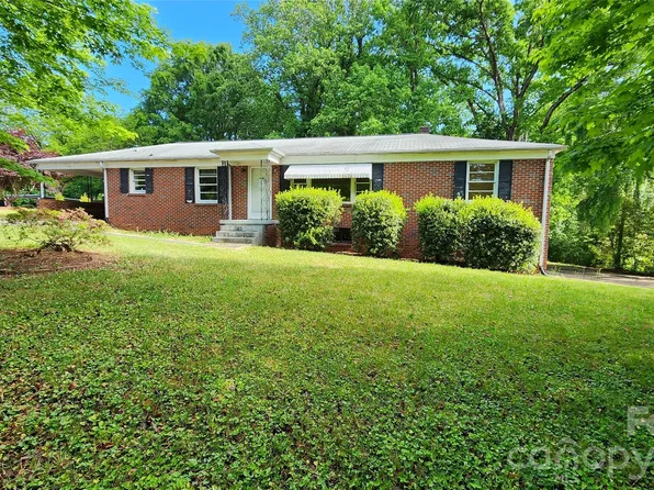 150 31st Ave NW, Hickory, NC 28601
