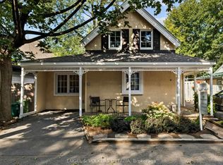 4 Avon Ln, Ottawa, ON K1M1T9