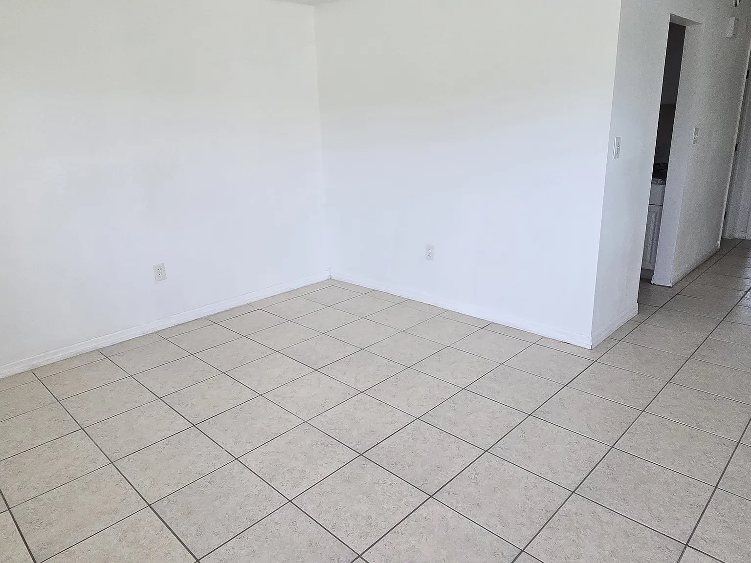 1 bed, 540 sqft, $985 — Photo 2