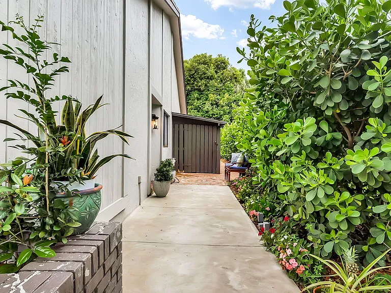 4335 Palm Forest Dr N — Photo 3