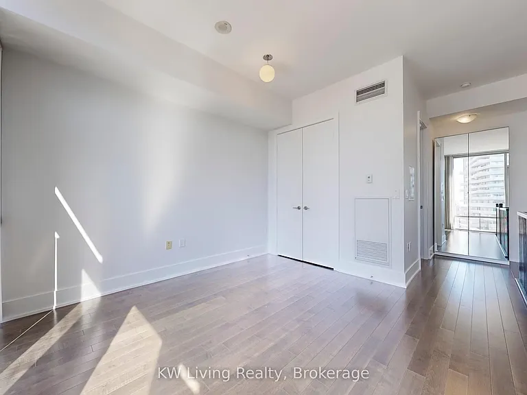 39 Queens Quay E #940 — Photo 12