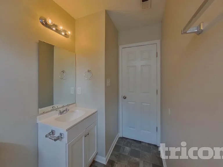 4504 Valendra Dr — Photo 16