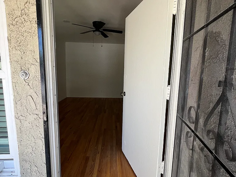 2307 Kenmere Ave — Photo 2