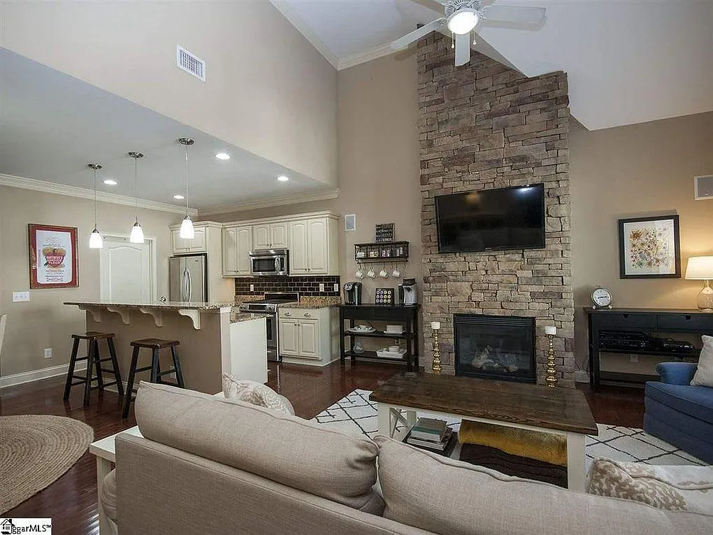2 bed, 2.5 bath, 1600 sqft, $2,700 — Photo 1