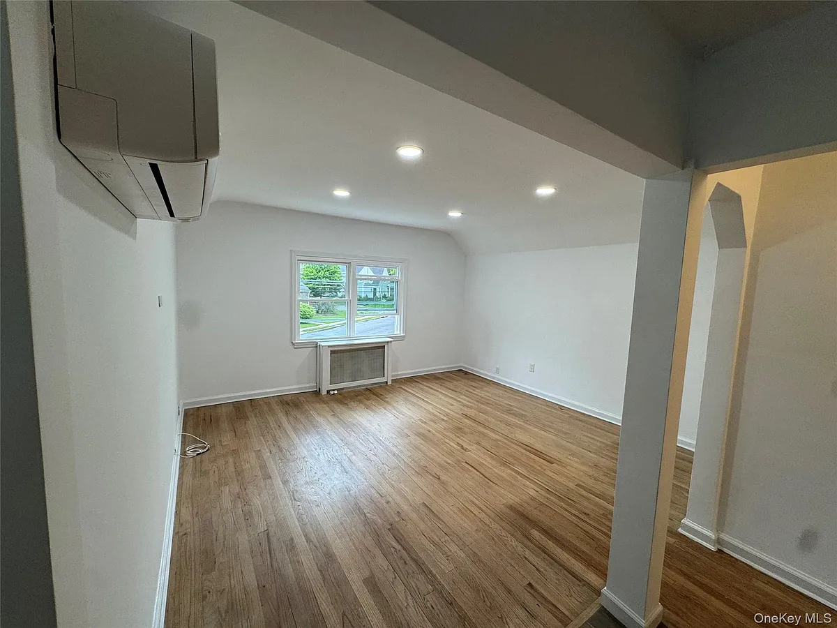 Building Photo - 630 Tulip Ave #2