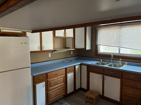 3rd image of 10422 W Villard Ave #10422
