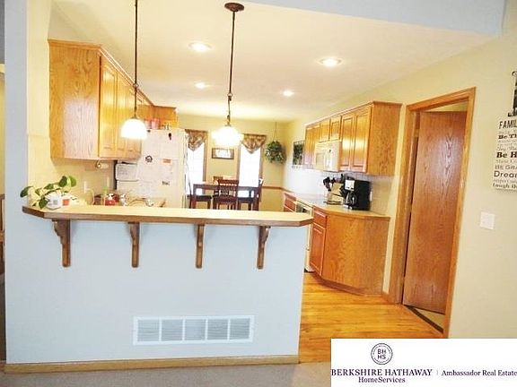 4th image of 21405 Parkview Dr